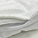 Paturica bebe din satin si material tricotat cu pilota si fundita, alb (6)